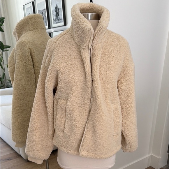 Levi's Jackets & Blazers - Cozy Cream Sherpa Levi Jacket